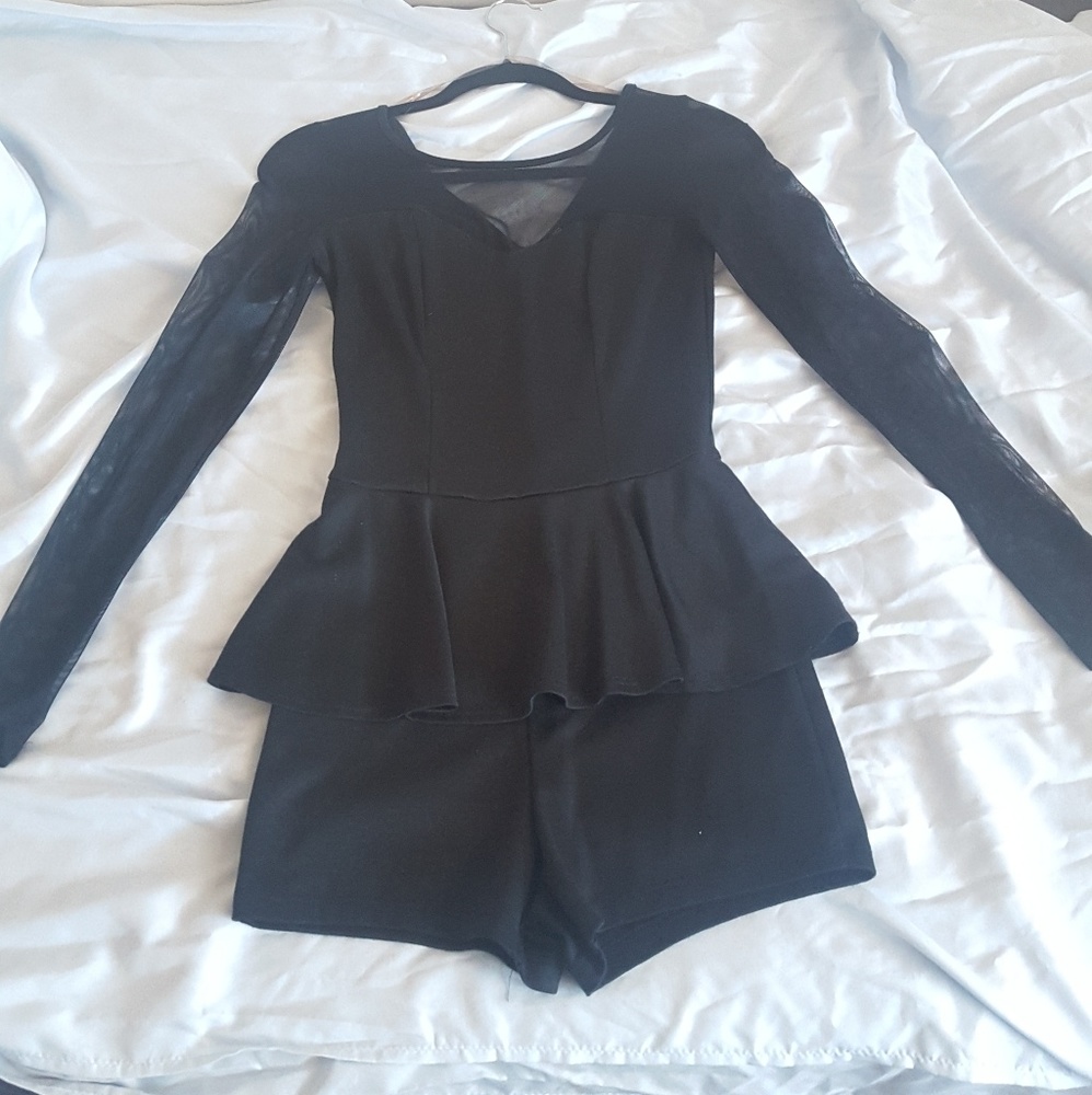 Peplum short outfit size Large